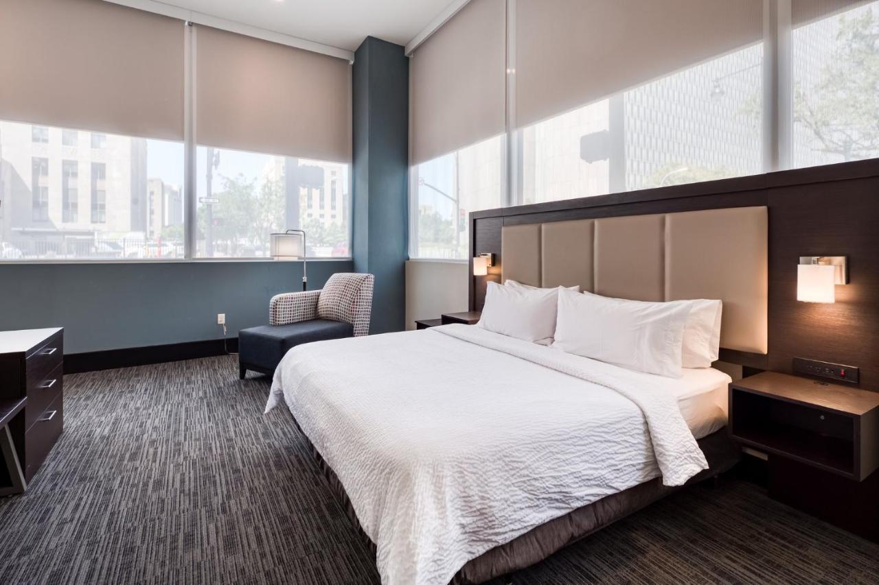 Standard King Room with Mobility Accessible Roll-In Shower