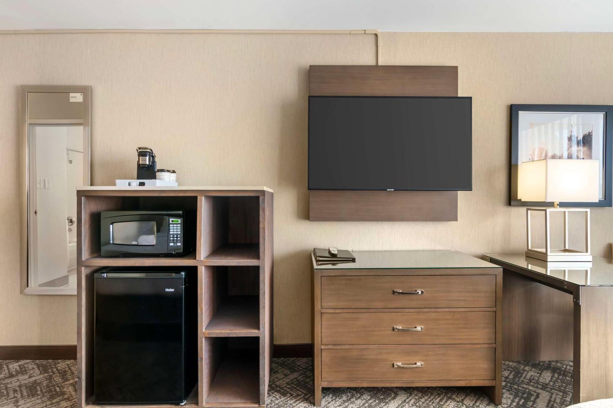 Queen Room with Two Queen Beds and Stadium View - Non-Smoking